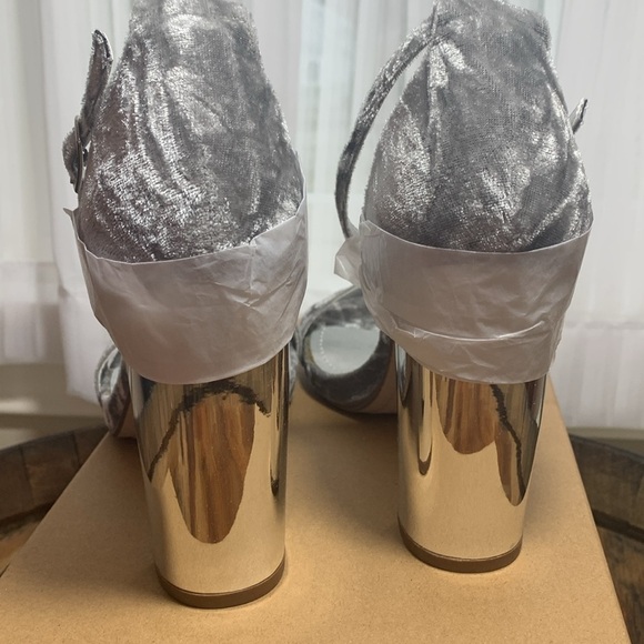 Delicious NWOT Gray Velvet Block Mirrored Chunky Ankle Strap Peep Toe Heels 7.5 - Picture 10 of 16